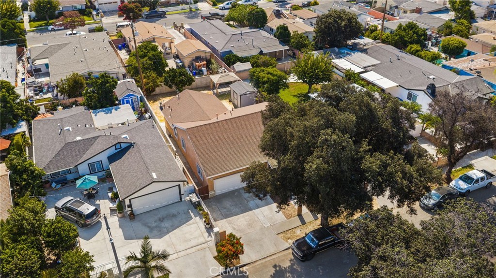 2211 Oak Street