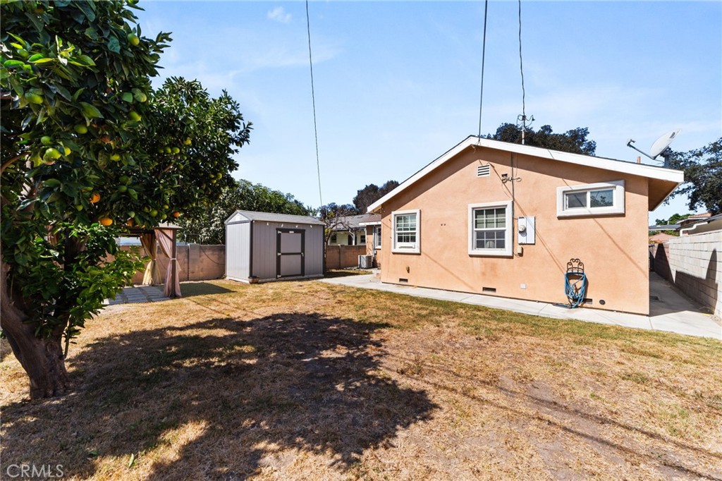2211 Oak Street