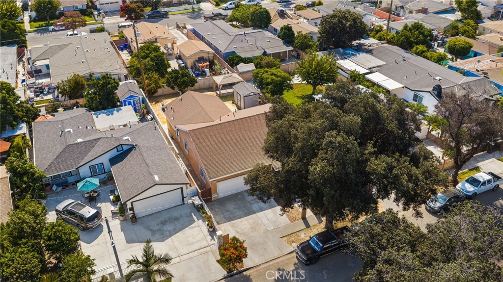2211 Oak Street