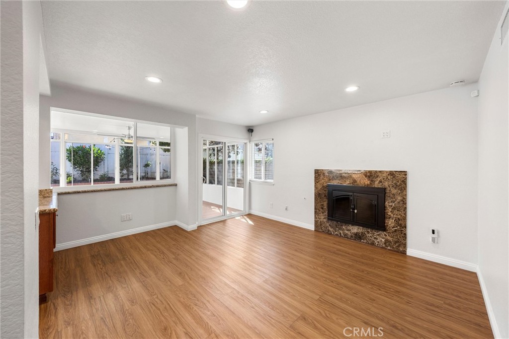 371 N Brook Glen