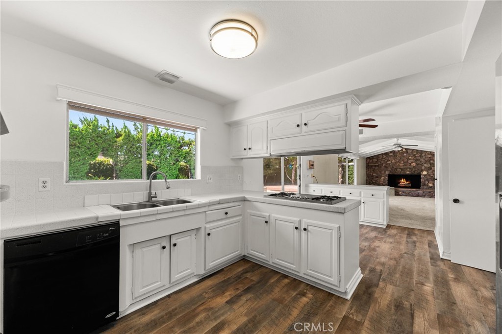 2534 E Washington