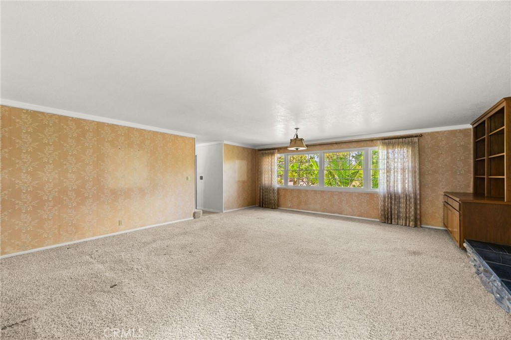 2534 E Washington
