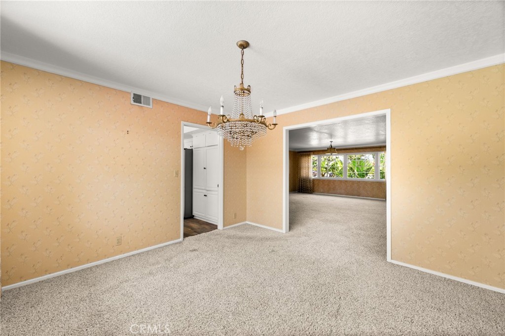 2534 E Washington