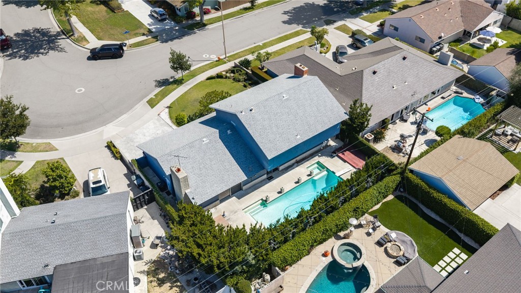 2534 E Washington