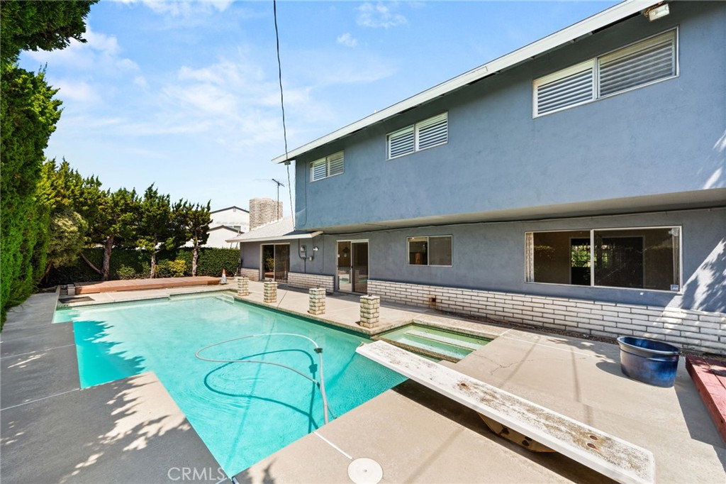 2534 E Washington