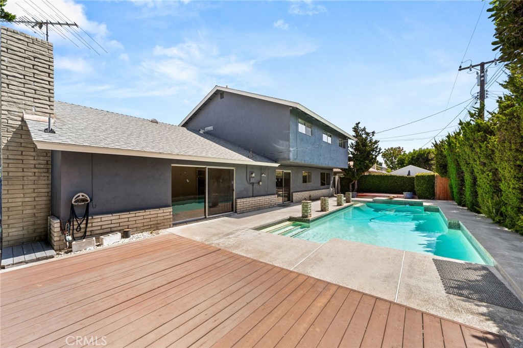 2534 E Washington