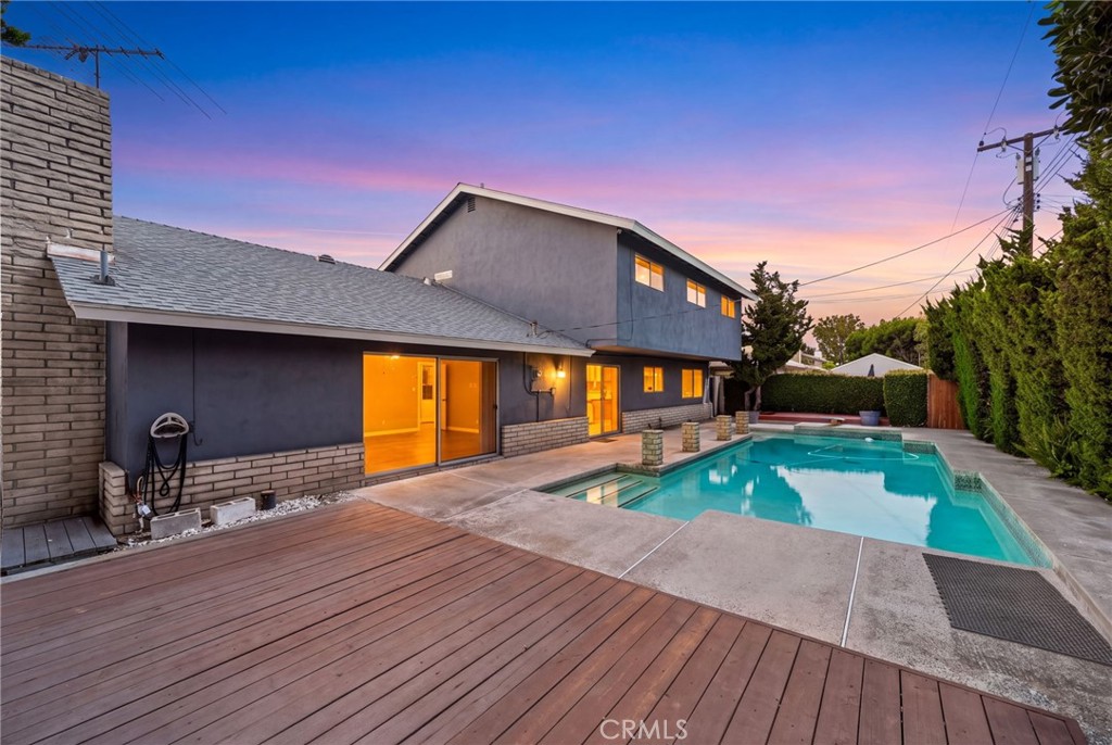 2534 E Washington