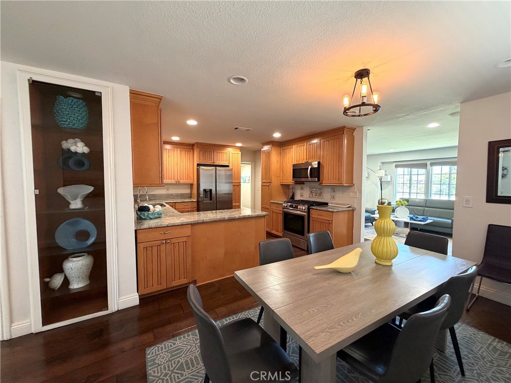 6812 Chapman