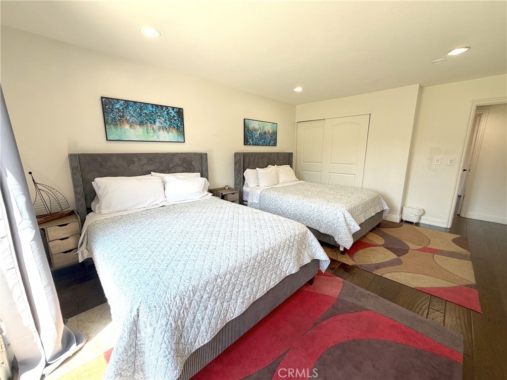 6812 Chapman