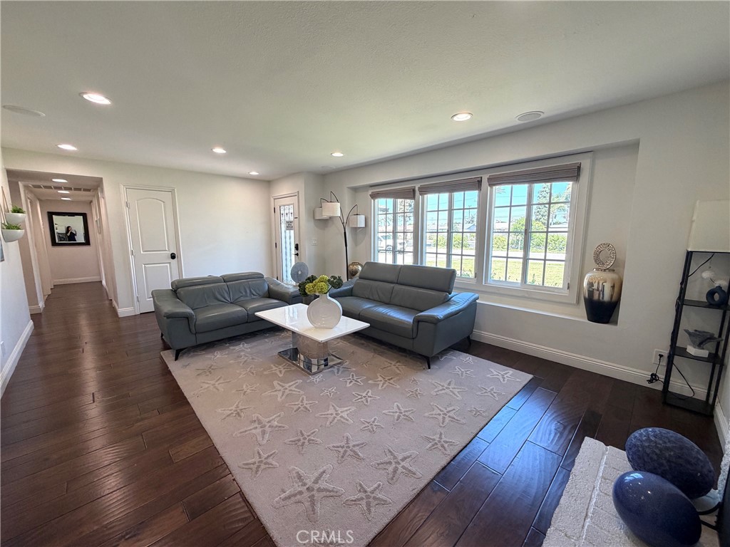 6812 Chapman