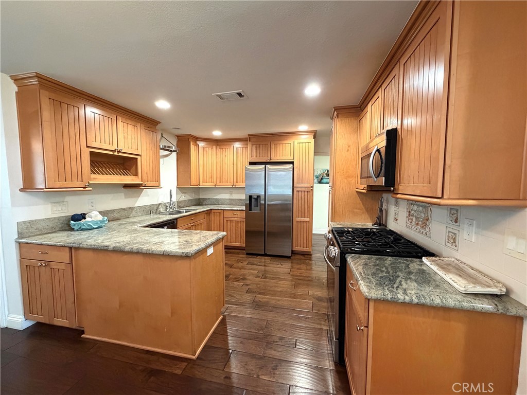 6812 Chapman