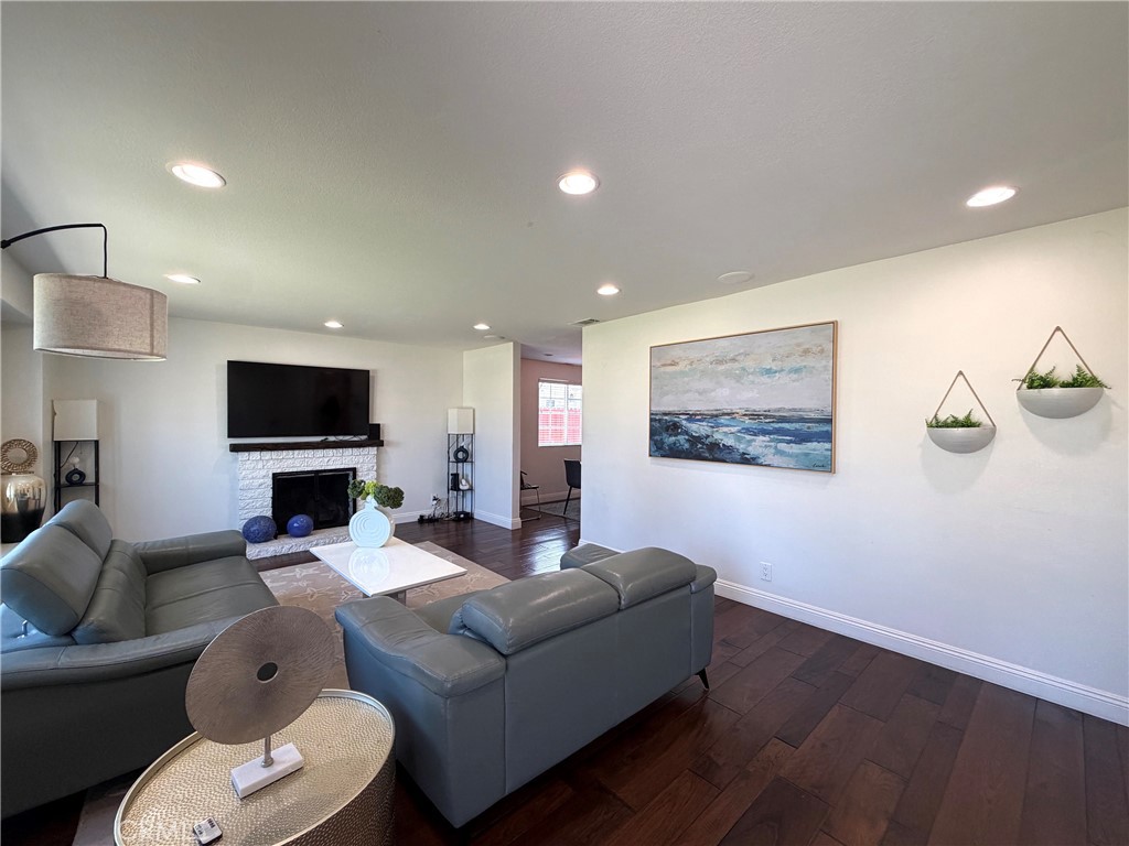 6812 Chapman