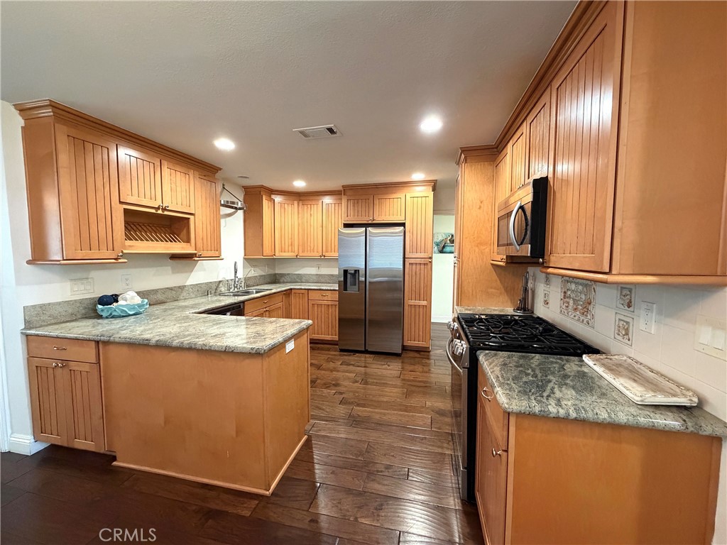 6812 Chapman