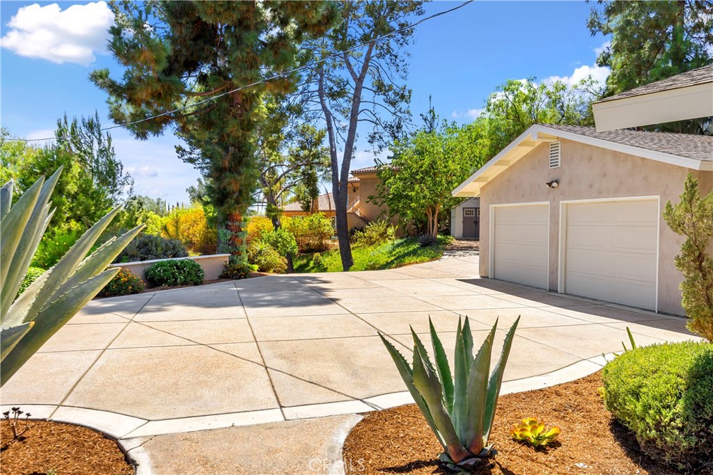 2201 Skyline Dr.