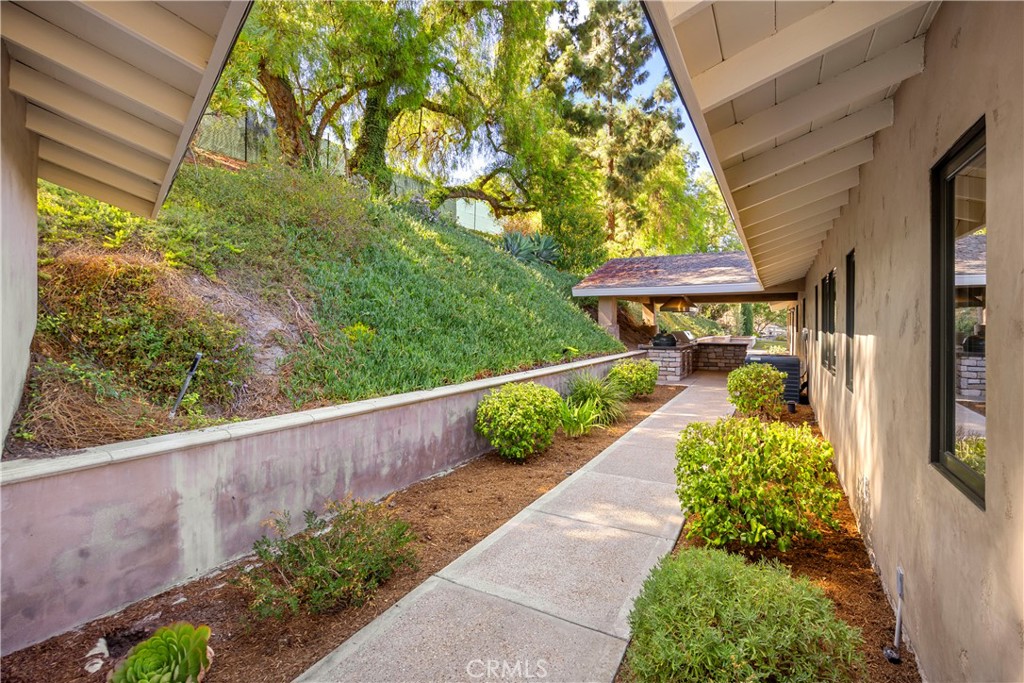 2201 Skyline Dr.
