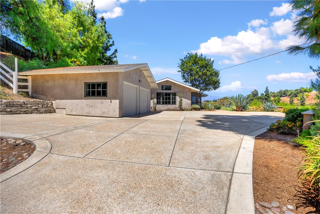 2201 Skyline Dr.