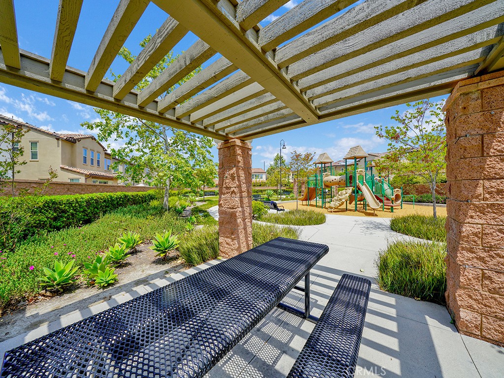 10382 Elizabeth Lane