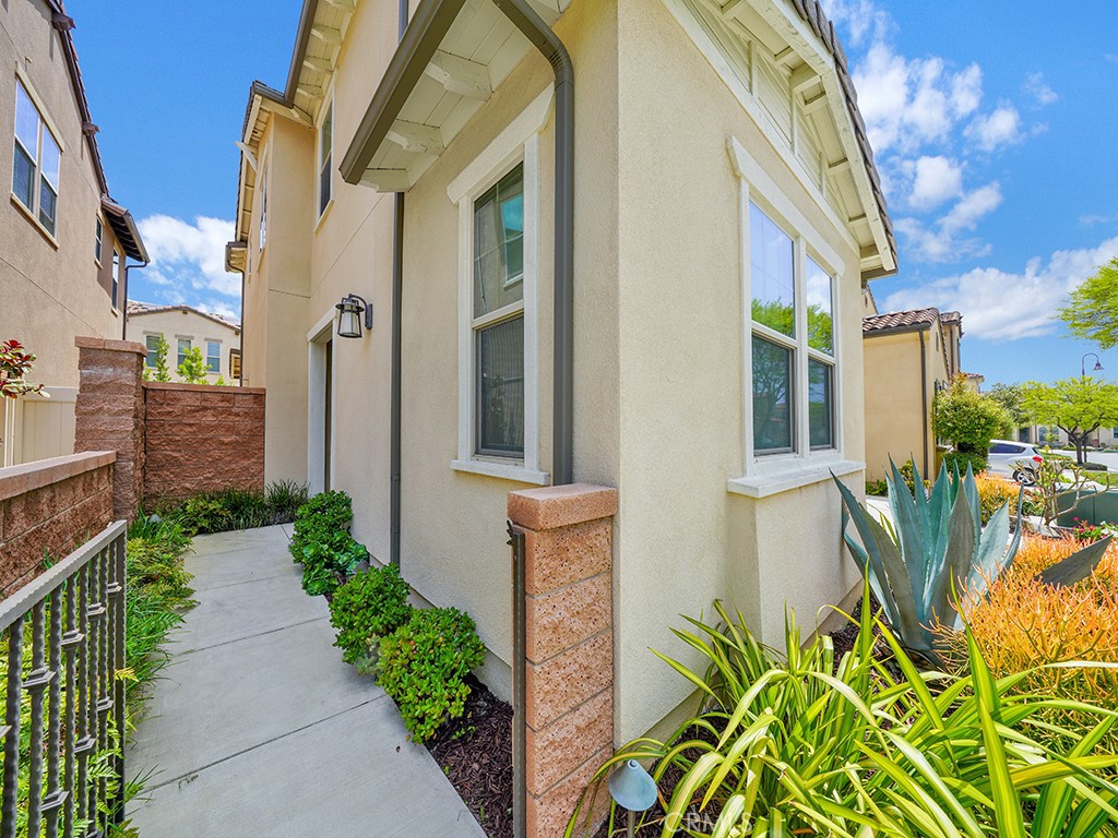 10382 Elizabeth Lane