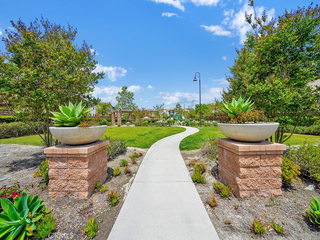 10382 Elizabeth Lane