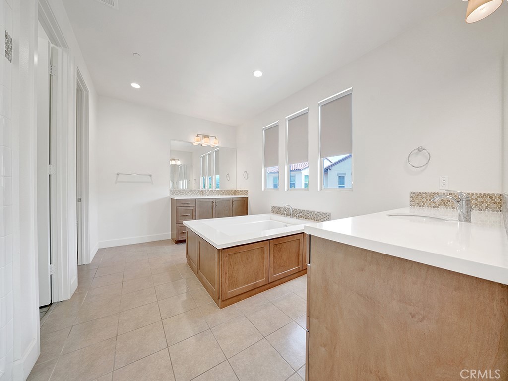 10382 Elizabeth Lane