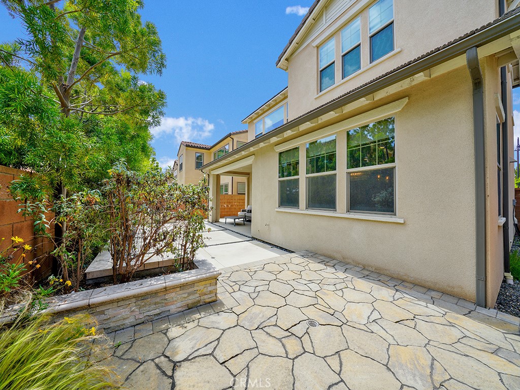 10382 Elizabeth Lane