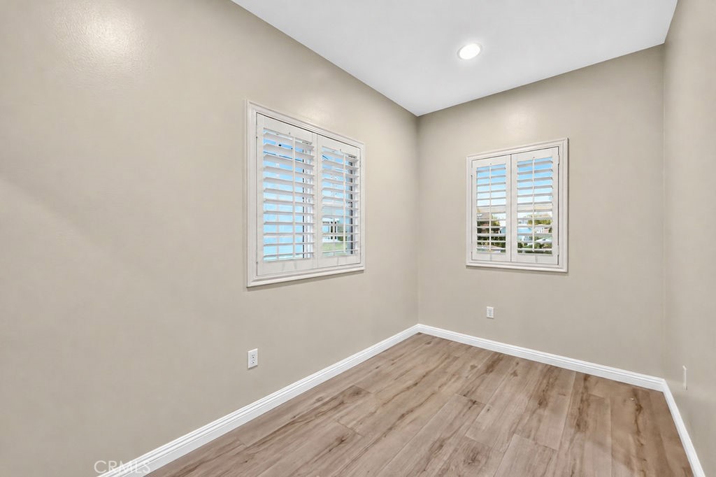 7592 Artesia