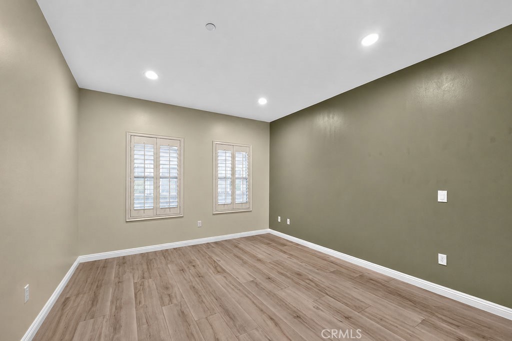 7592 Artesia
