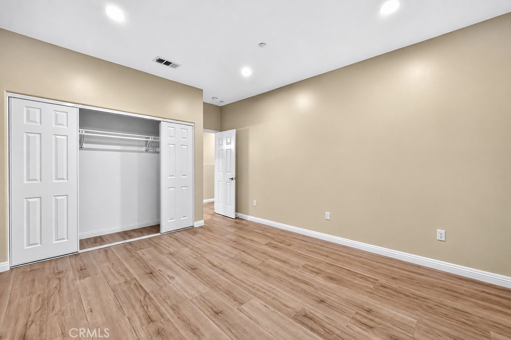 7592 Artesia