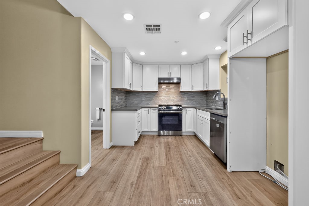 7592 Artesia