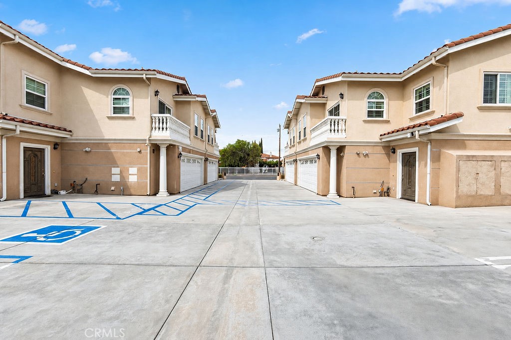 7592 Artesia
