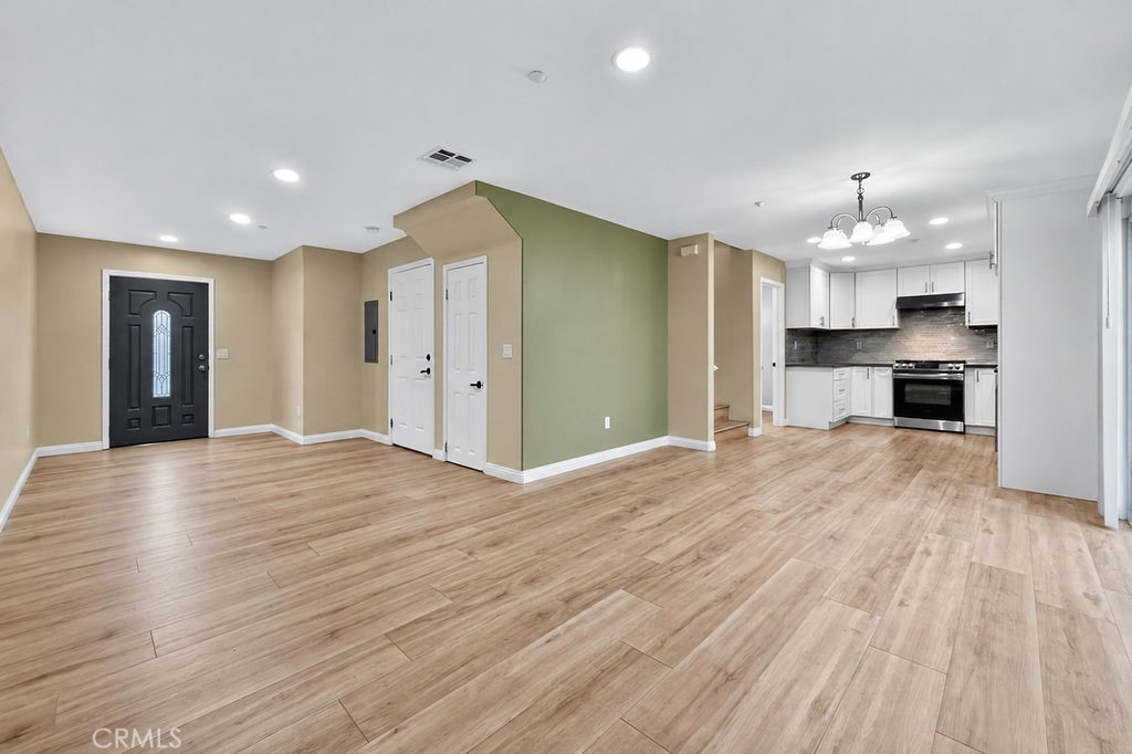 7592 Artesia