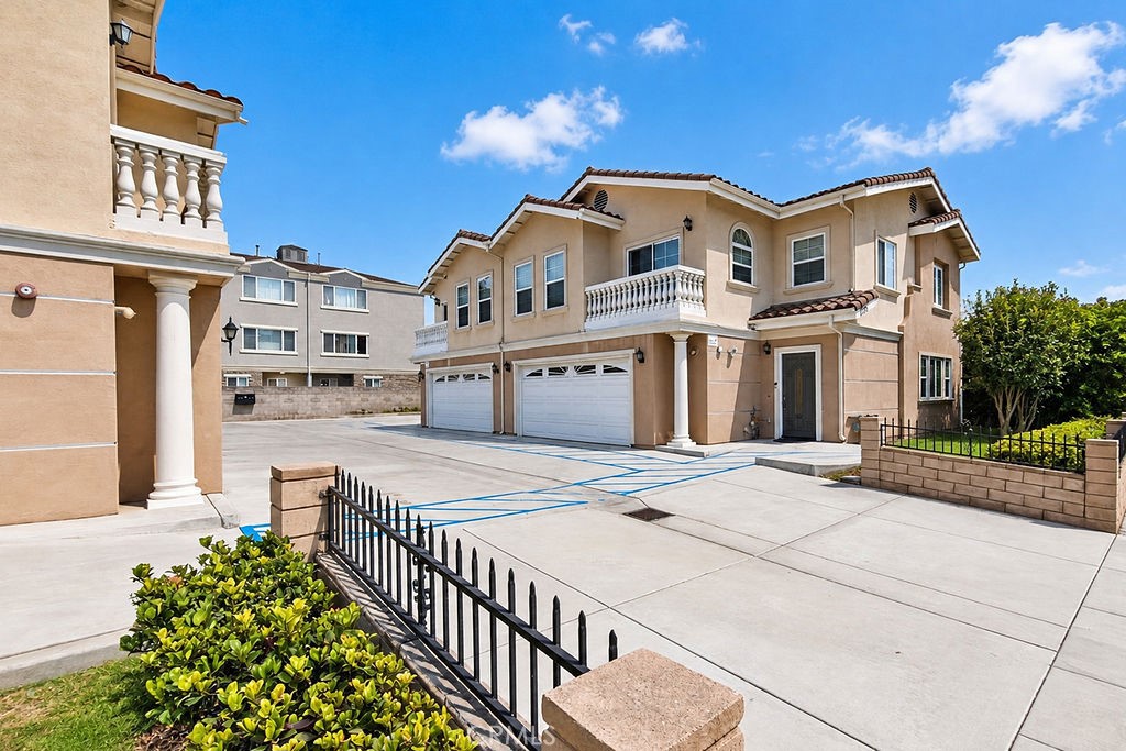 7592 Artesia