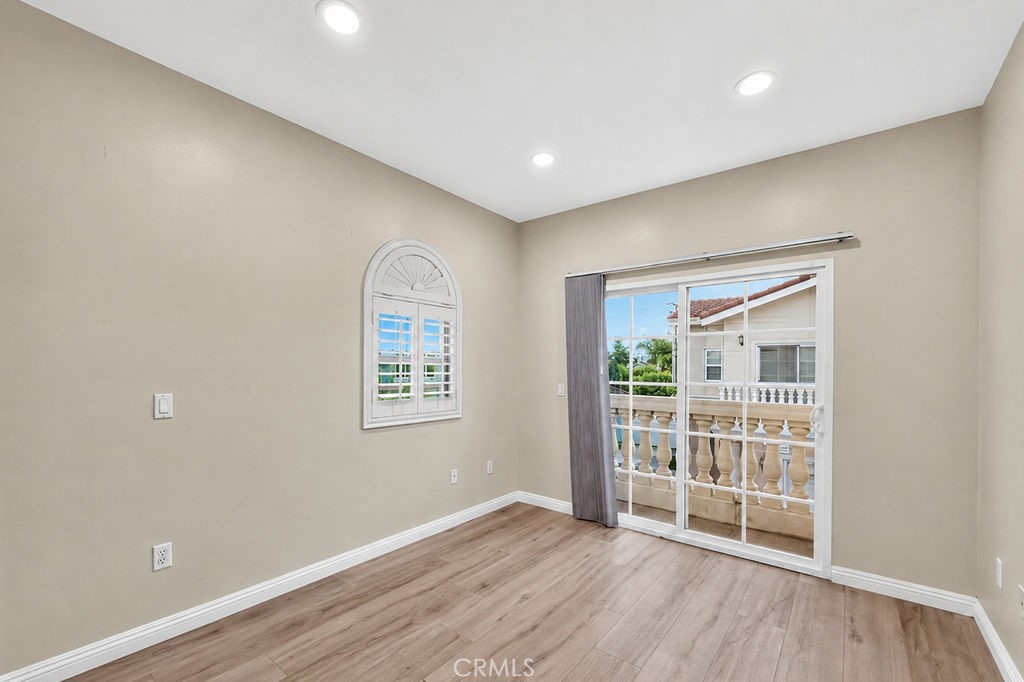 7592 Artesia