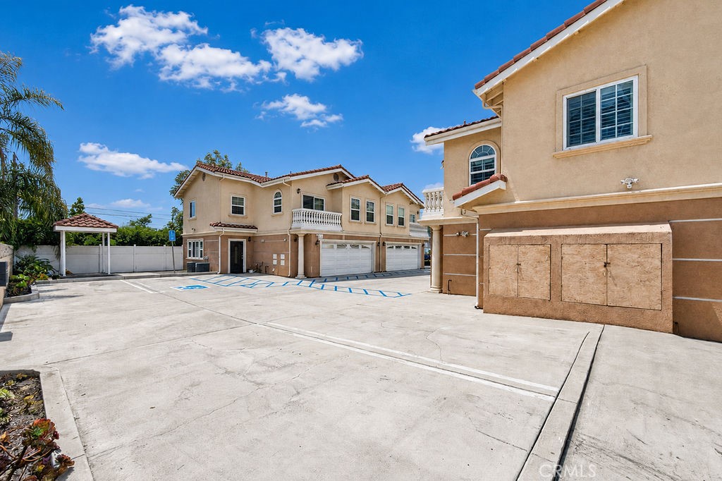 7592 Artesia