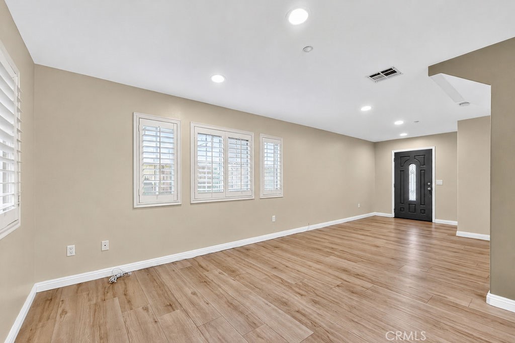 7592 Artesia