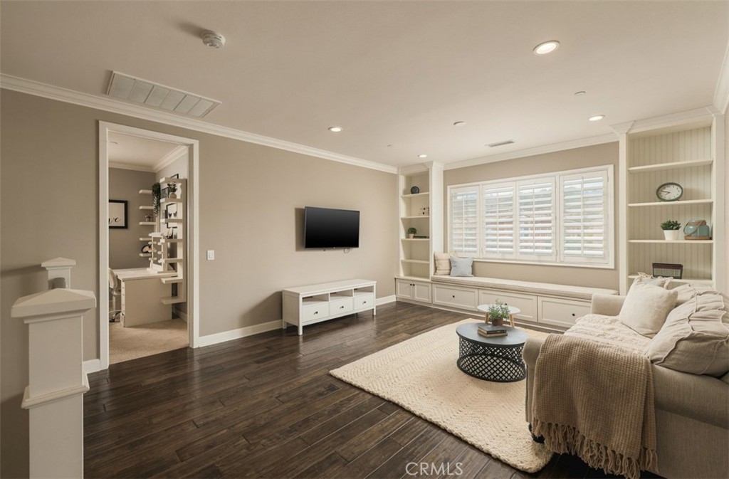 2709 Alamitos Road
