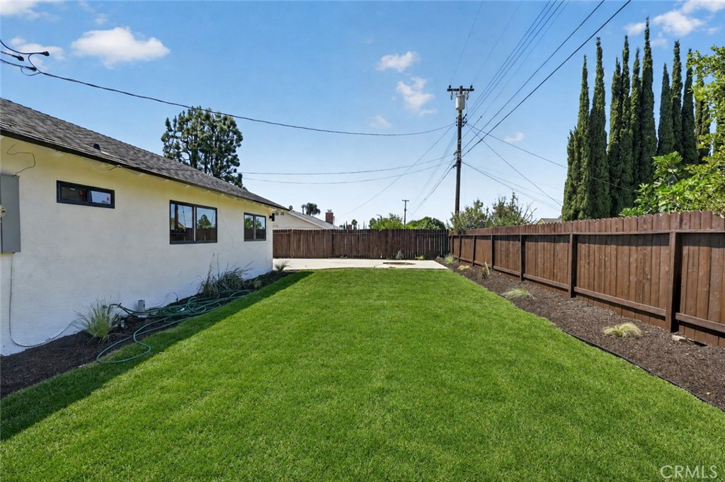 1825 Rolling Hills