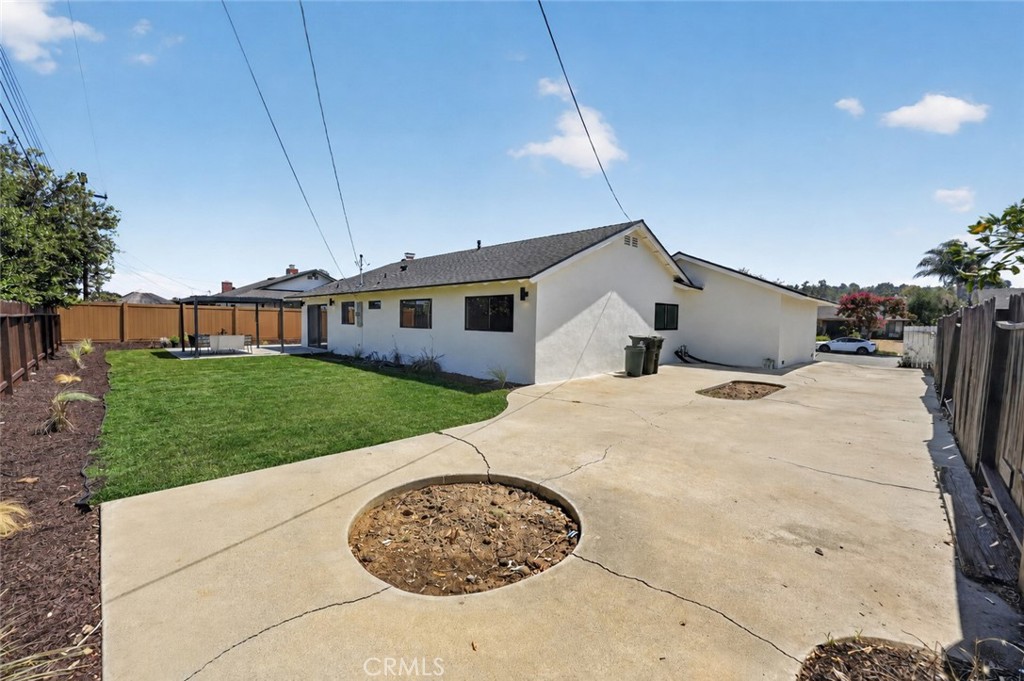 1825 Rolling Hills