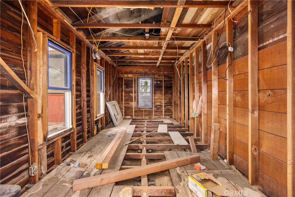 293 S Poplar