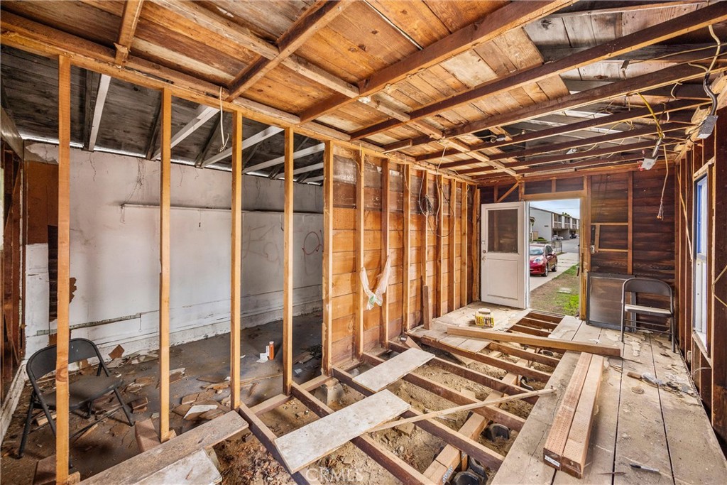 293 S Poplar