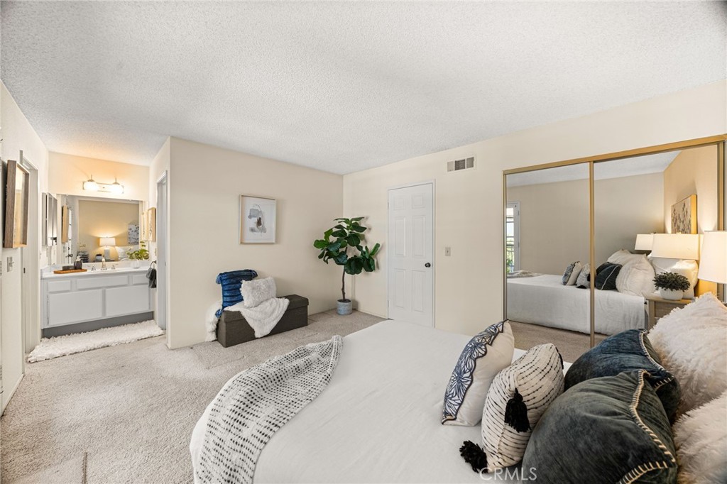 2650 W Meadowview Lane