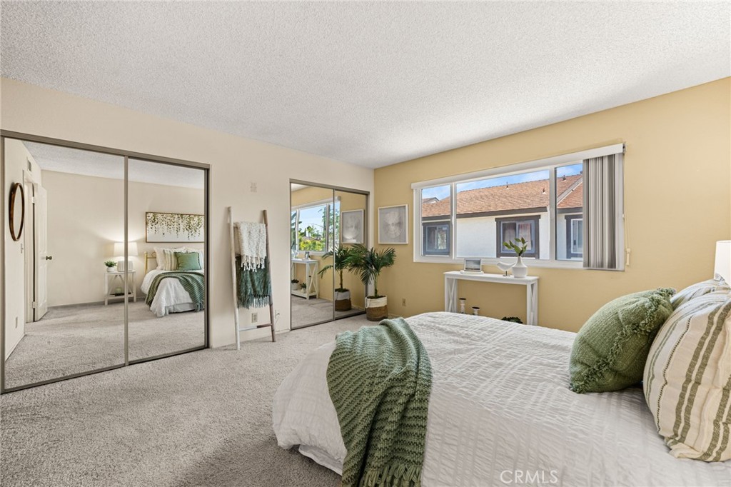 2650 W Meadowview Lane