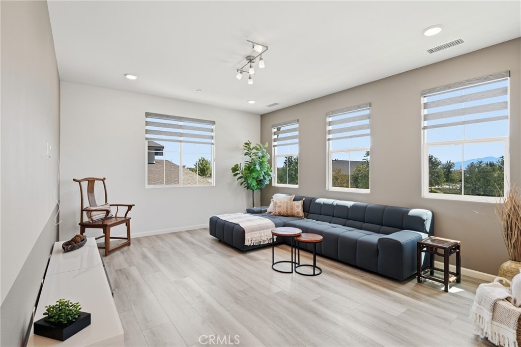 2605 E Tatum
