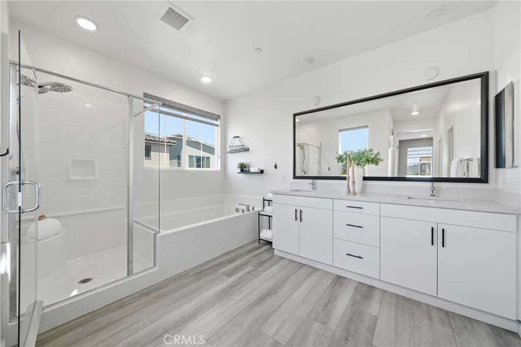 2605 E Tatum
