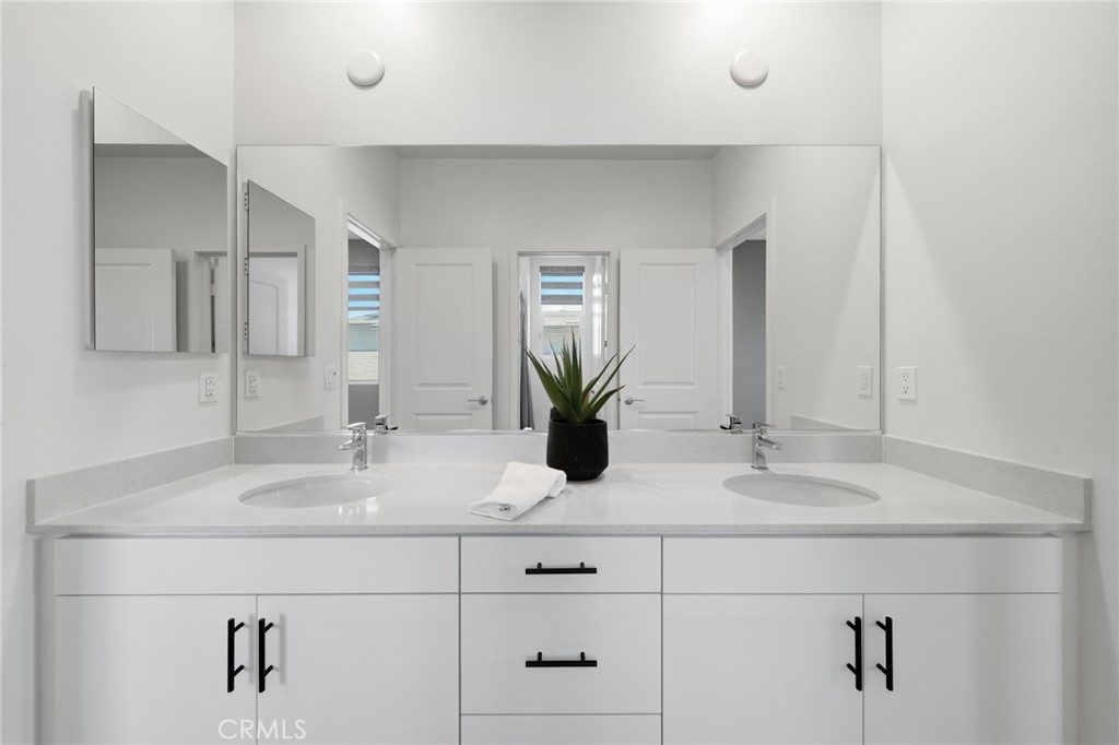 2605 E Tatum