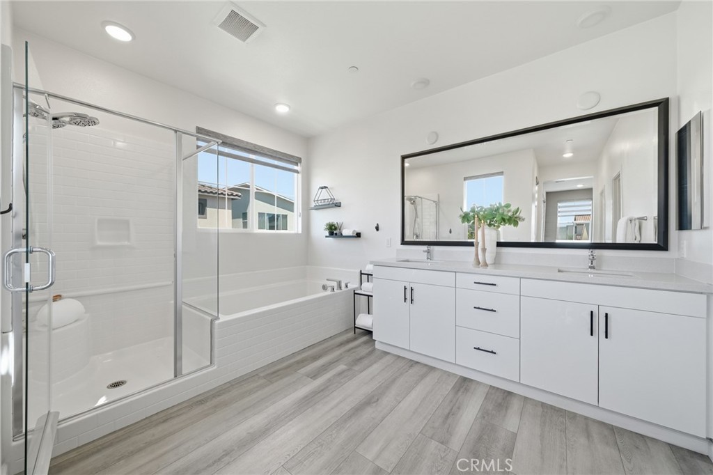 2605 E Tatum