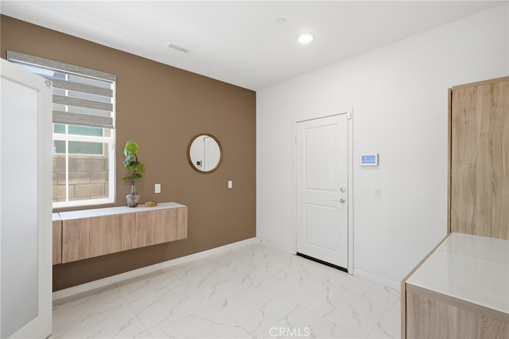 2605 E Tatum