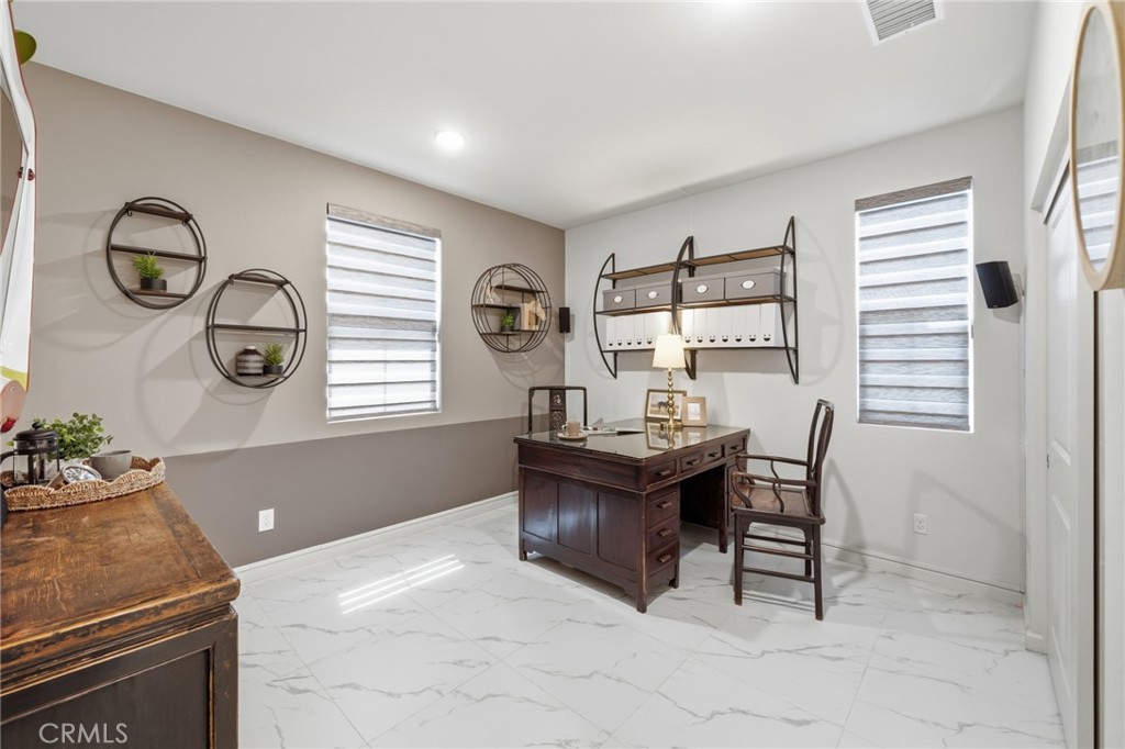 2605 E Tatum
