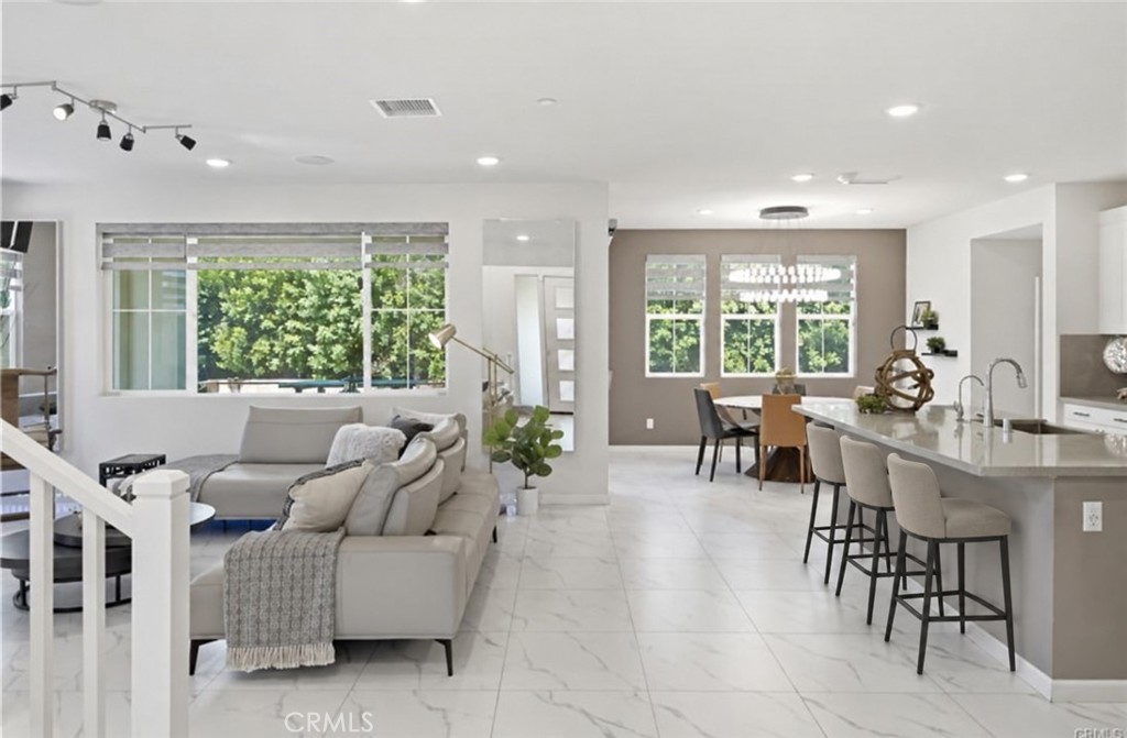 2605 E Tatum