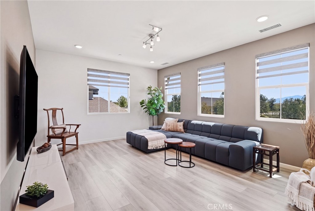 2605 E Tatum